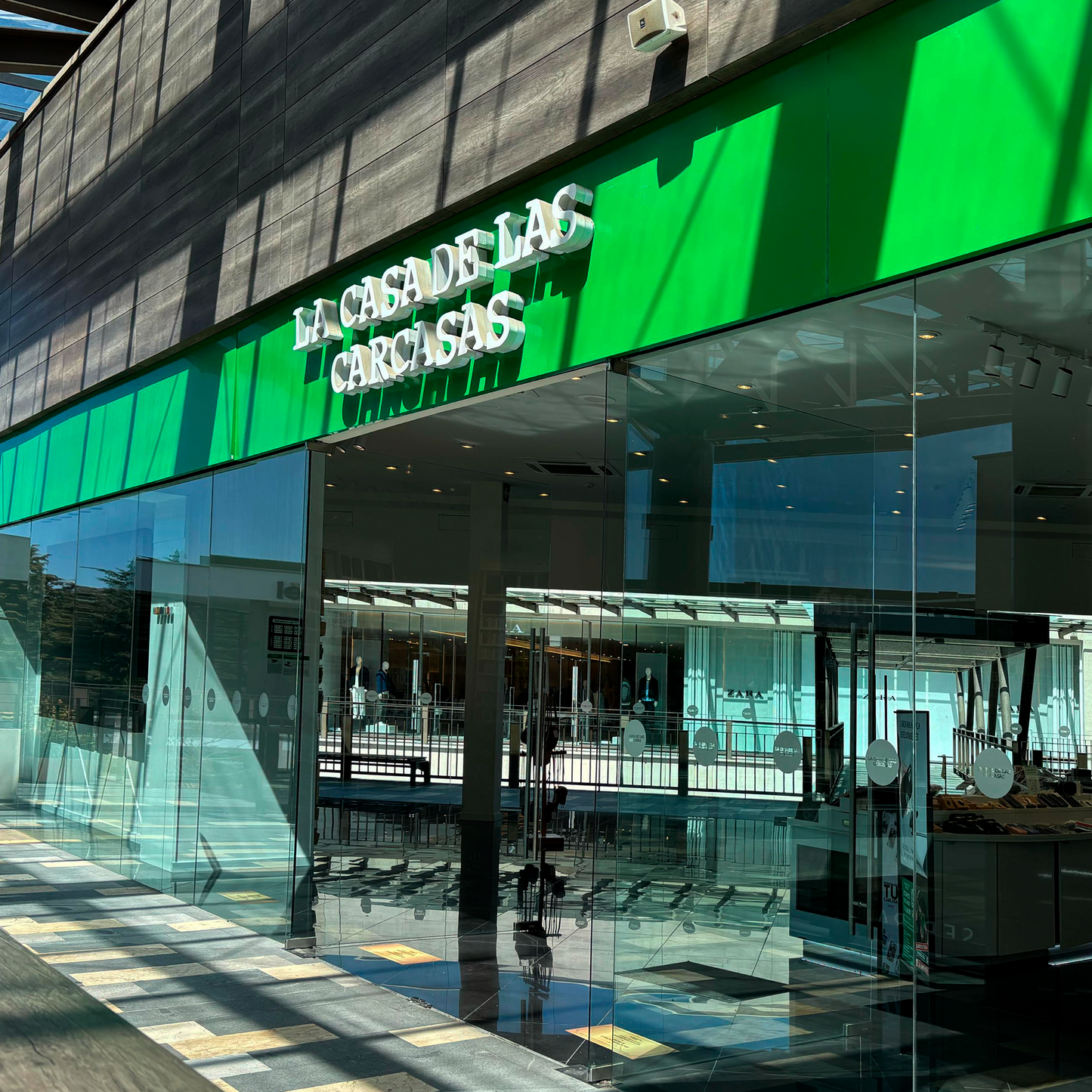 LA CASA DE LAS CARCASAS