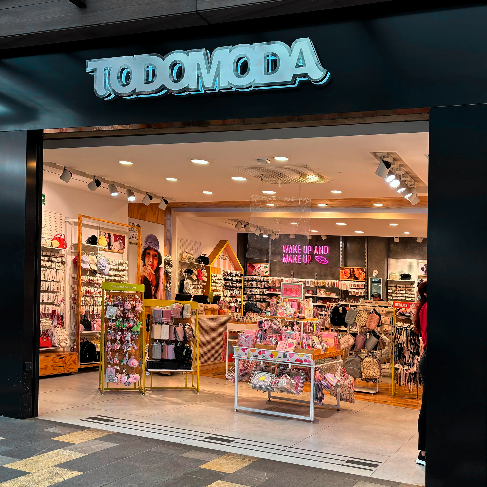TODO MODA – Town Square Metepec